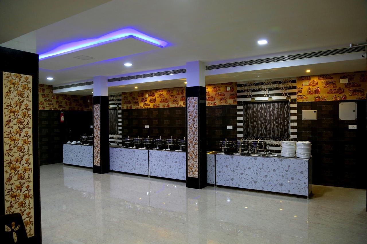 Hôtel Venky'S Delight à Rājahmundry Extérieur photo