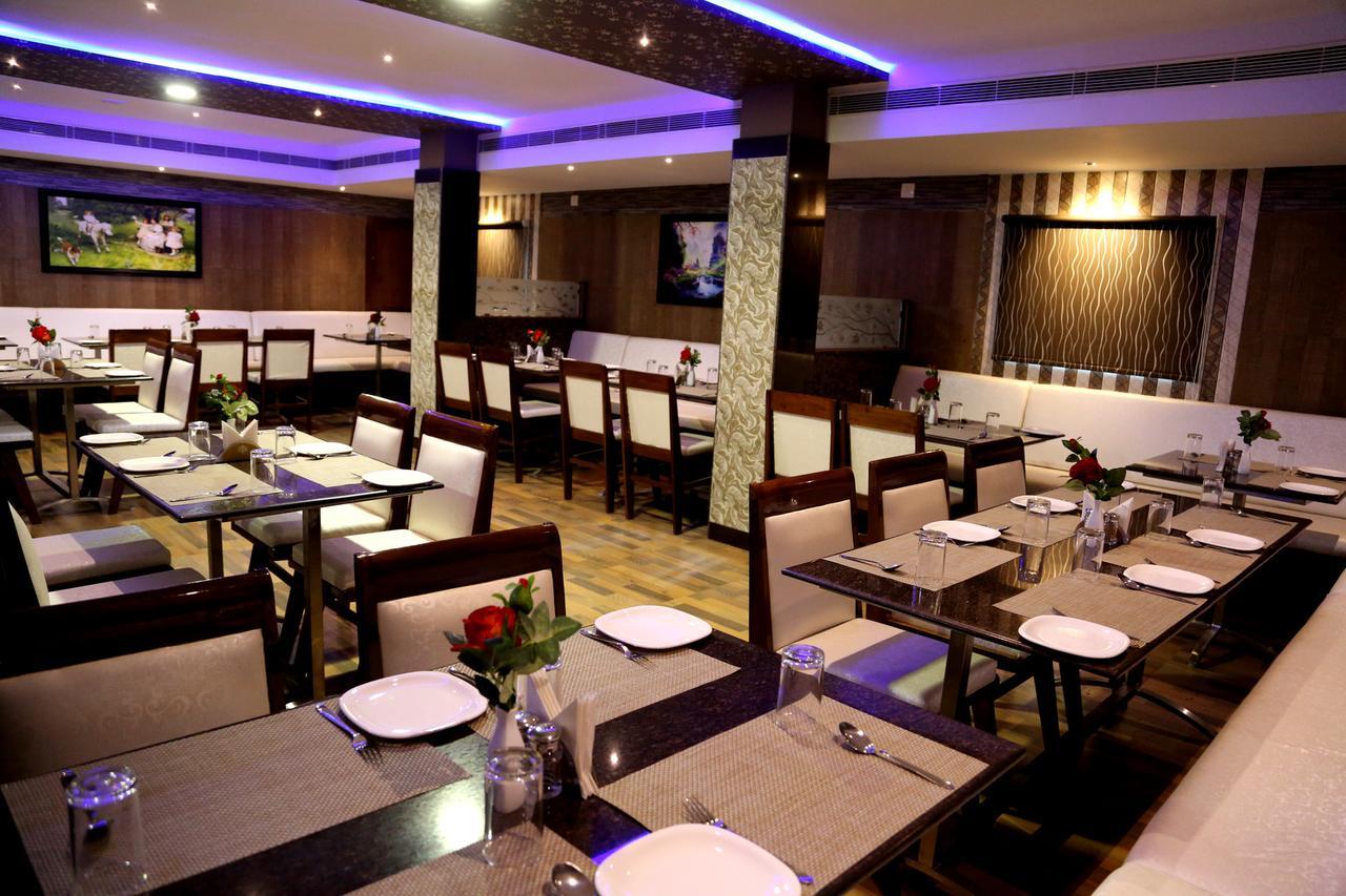 Hôtel Venky'S Delight à Rājahmundry Extérieur photo