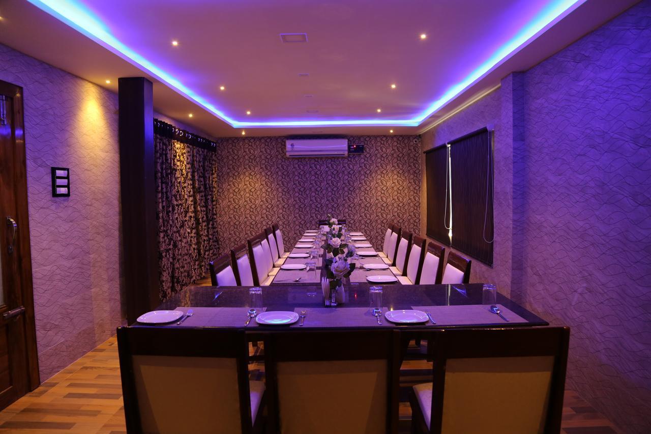 Hôtel Venky'S Delight à Rājahmundry Extérieur photo