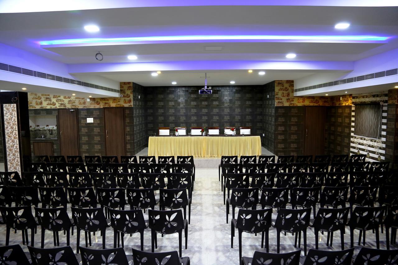 Hôtel Venky'S Delight à Rājahmundry Extérieur photo