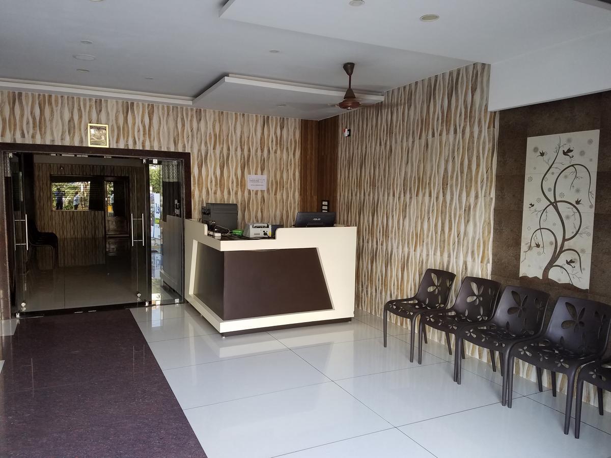 Hôtel Venky'S Delight à Rājahmundry Extérieur photo